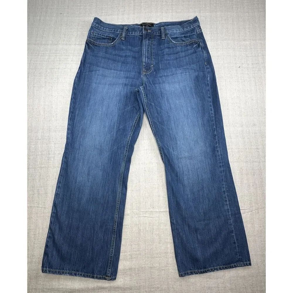 Banana Republic Size 36x30 Straight Leg Relaxed Fit Mens Medium Wash Blue Jeans